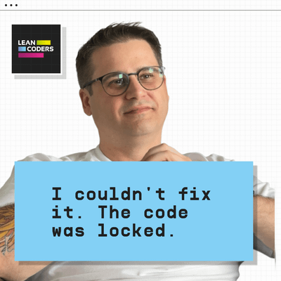 Mann mit Brille und Tattoo sitzt nachdenklich vor einem Zitat: „I couldn't fix it. The code was locked.“ Logo von Lean Coders oben links.